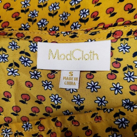 Modcloth cap sleeve blouse yellow with cherries - Picture 4 of 8